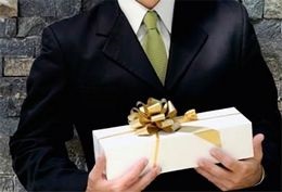هدايا الشركات وآداب الأعمال كيفية تهنئة المدير العام (هدية ، أعمال ، آداب ، مدير) هدايا الشركات وآداب الأعمال كيفية تهنئة المدير العام