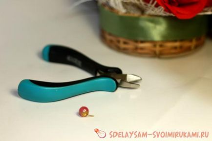 Stylowe paciorki na łańcuchu, klasa mistrz własnymi rękami (białe owalne koraliki) Stylowe paciorki na łańcuchu, klasa mistrz własnymi rękami