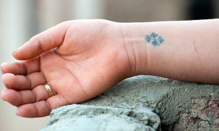 Biblia o tatuażach jest uważane za grzech wzór na korpusie (uważa) Biblia o tatuażach jest uważane za grzech wzór na ciele