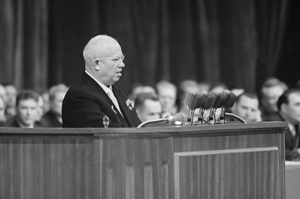Przesunięcia historyczne w świadomości Polskiej „jako zmiana nastawienia do Stalina (świadomość) Przesunięcia historyczne w świadomości Polskiej „jako zmiana nastawienia do Stalina