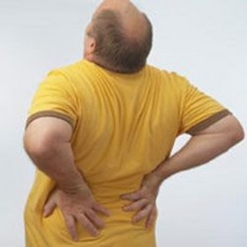 Болить спина в області попереку причини і лікування болю