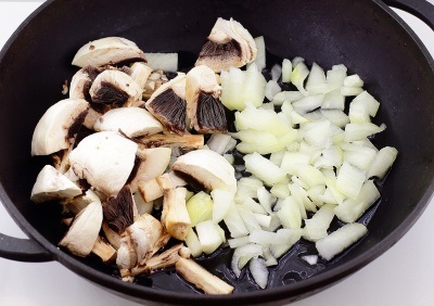Капуста смажена з грибами - покроковий рецепт з фото як приготувати