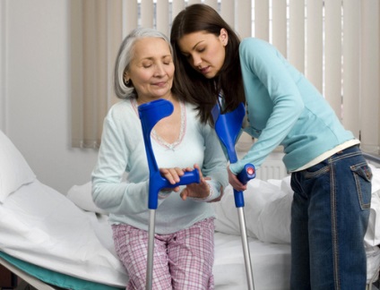 Перелом шийки стегна у літніх людей лікування в домашніх умовах