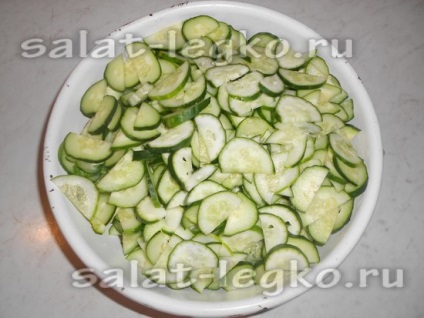 Салат з різаних огірків на зиму, рецепт