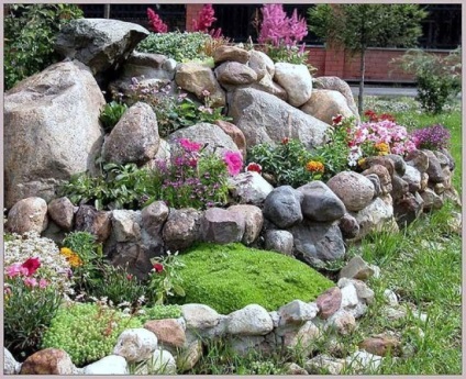 Дизайн клумб і квітників - спіральна клумба равлик з каменів, мої ідеї для дачі та саду