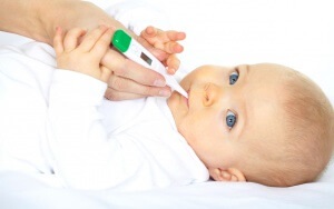 Лікування застуди у немовлят препаратами і засобами народної медицини, симптоми і профілактика