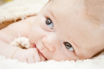 Пупкова грижа у новонароджених причини, лікування, небезпека
