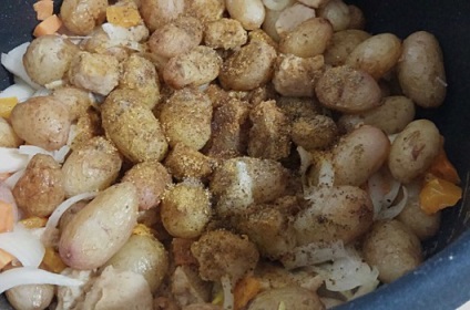 Рецепт соєвий гуляш з молодою картоплею в мультиварці покроковий з фотографіями