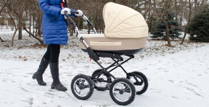 Зимові дитячі коляски - поради щодо вибору дитячої прогулянкової коляски