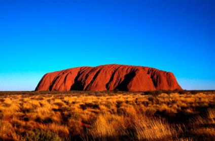 Австралійська скеля Айерс-рок породила масу легенд навколо свого походження - туроператор «свої