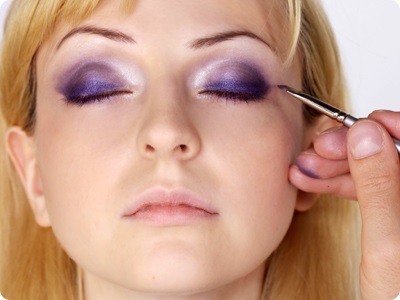 Як зробити фіолетовий макіяж покроково