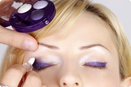 Як зробити фіолетовий макіяж покроково