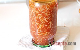 Капуста в томатному соку на зиму - покроковий рецепт з фото