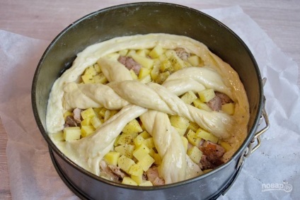 Курник з дріжджового тіста з картоплею - покроковий рецепт з фото на