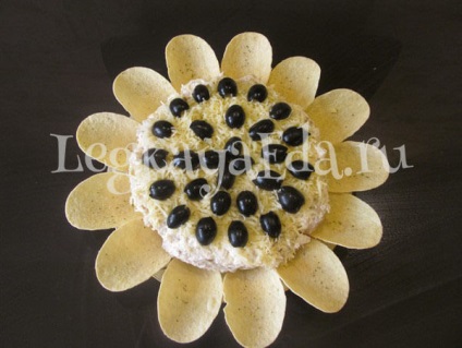 Смачний салат соняшник з чіпсами (грибами і куркою) класичний рецепт з покроковими фото