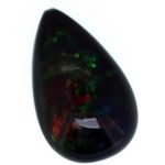 Чорний камінь дорогоцінні й напівкоштовні, блищать намиста, блискучі ювелірні вироби