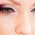 Макіяж з фіолетовими тінями для карих, зелених і блакитних очей покрокові фото