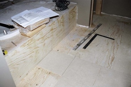 Укладання плитки на дерев'яну підлогу в ванній