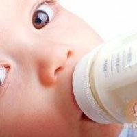 Зберігання зцідженого молока що робити якщо потрібно залишати дитину