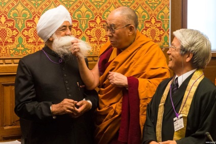 Далай-лама людина, що вміє співчувати