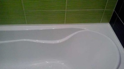 Протікає вода між ванною і стіною що робити і як усунути