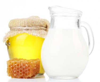 Рецепти з теплим молоком для лікування ангіни в домашніх умовах