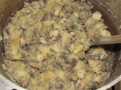 Тушкована картопля з грибами