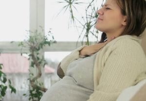 Ком в горлі при вагітності на ранніх термінах