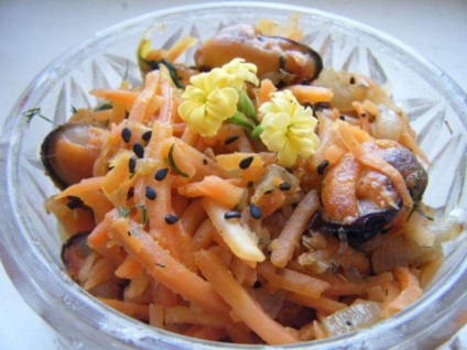 Салат з мідій і корейської моркви
