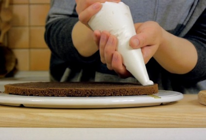 Як швидко і легко приготувати торт з вишнею (покрокові рецепти з фото і відео)