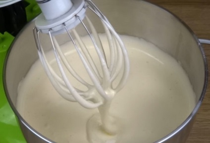 Як швидко і легко приготувати торт з вишнею (покрокові рецепти з фото і відео)