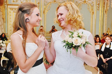 Одностатева пара розповіла, як їм вдалося зареєструвати шлюб в росії