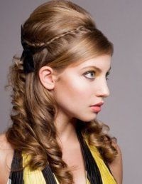 Зачіски для подружки нареченої - ідеї святкового образу на фото