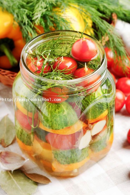 Салат з помідорів і огірків рецепт на зиму, легкі рецепти