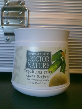 Зробимо ванні процедури ще більш приємними зі скрабом для тіла doctor nature - диня і огірок -