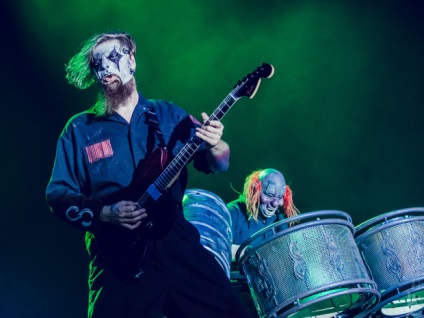 Російські фанати на концерті slipknot влаштували флешмоб на згадку про загиблого басист