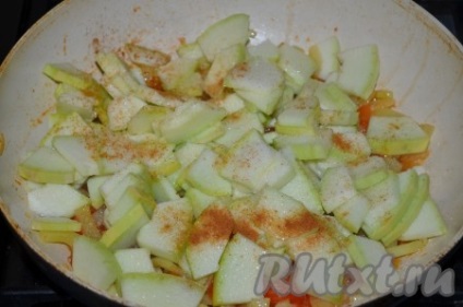 Салат з кабачків, перцю і помідорів на зиму - рецепт з фото