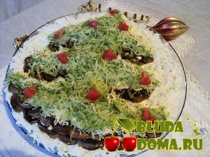 Листковий салат з куркою і грибами «ялинка», салат на новий рік 2017