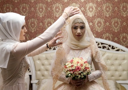 Дивацтва мусульманської весілля чеченська наречена мовчить, не танцює і не бачить нареченого