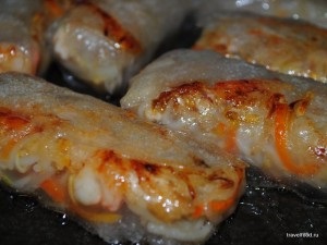 Їжа з отпуcкатайскіе смажені спринг роли з куркою та креветками (thai spring rolls)