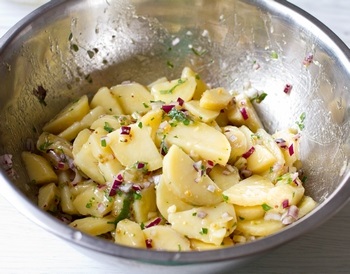 Як приготувати французький картопляний салат - перевірений покроковий рецепт з фото на смачне