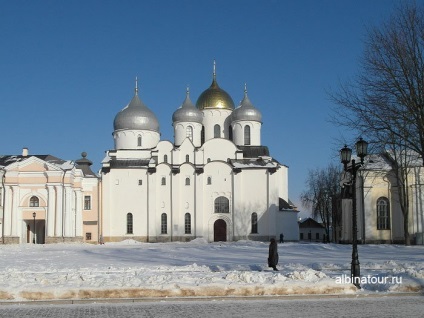 Новгородський кремль дитинець в великому Новгороді і софійський собор пам'ятка і фото