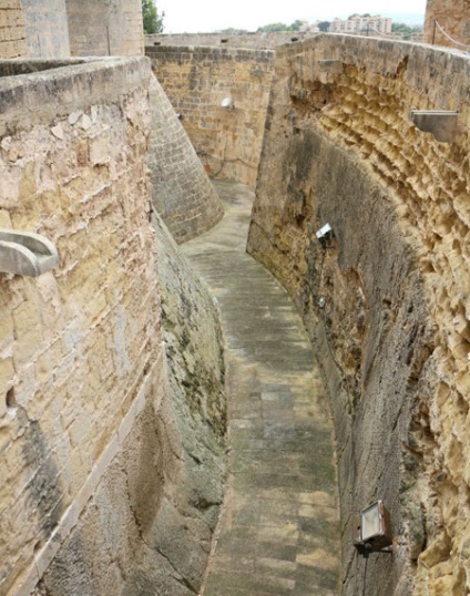 Замок Бельвер, іспанія опис, фото, де знаходиться на карті, як дістатися