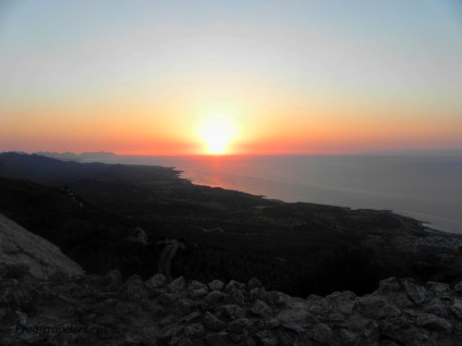 Замок Кантара, або найромантичніший форт північного Кіпру в променях призахідного сонця