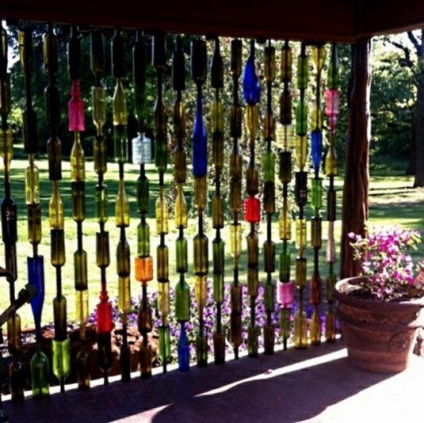 Декор з скляних пляшок для саду своїми руками фото і ідеї
