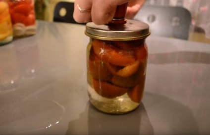 Консервування помідорів готуємо рецепт - пальчики оближеш - на зиму (з покроковим фото)