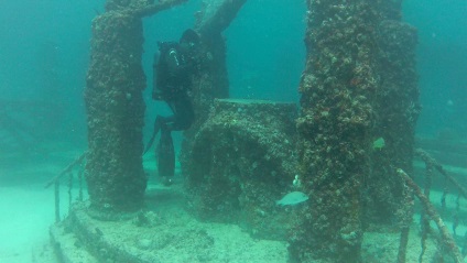 Підводне кладовищі меморіал Нептуна - найнезвичайніші кладовища і поховання
