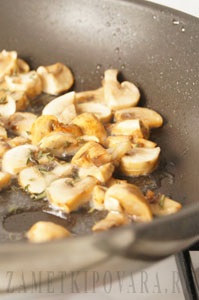 Жульєн з куркою і грибами, прості кулінарні рецепти з фотографіями
