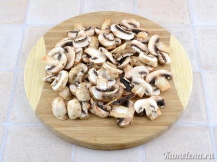 М'ясне рагу з овочами і грибами