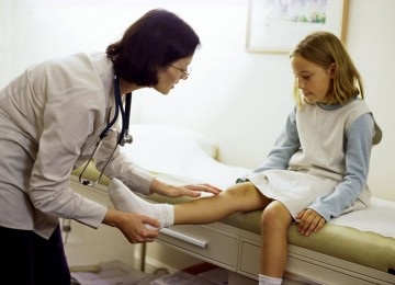 Болить коліно у дитини причини, наслідки, способи лікування проблеми